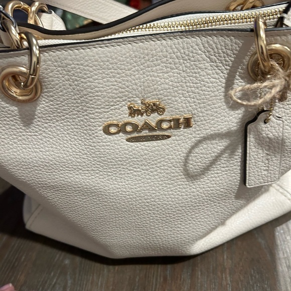 New Coach Hand Bag with wallet tags still on - Picture 2 of 6